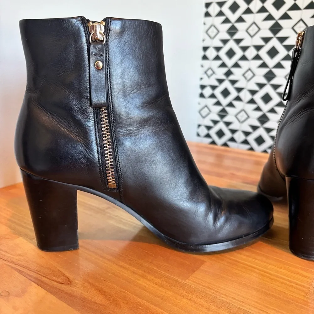 & Other Stories Black Leather Rounded Toe Ankle Boot Gold Zipper Women's Size 9